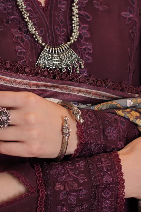 Noor D7 B - Kaani Merlot Frost