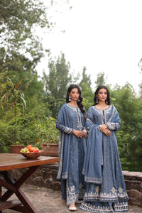 NOOR Winter Shawl suzaankaari- D3